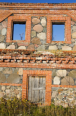 포토 JPG 해외이미지 산업 벽 백그라운드 건축양식 창문 하늘 주택 풍경 사람없음 건물 수확 바위 구멍 역사 파편 묘사 오브젝트 질감 그런지 깨짐 옛날 파멸 해외202004 해외포토 건축물 건축 컨셉 농업 돌_바위 파일형식 소멸 이미지허브