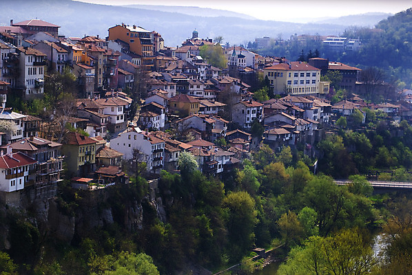 포토 JPG 해외이미지 유럽 도로 여행 지붕 휴가 산 거리 아파트 주택 안테나 풍경 사람없음 건물 강 도시풍경 교회 도시 언덕 기념물 천연기념물 랜드마크 발칸반도 불가리아 옛날 해외202004 해외포토 건축물 나라 길 통신 종교건축 교통시설 파일형식 남유럽 이미지허브