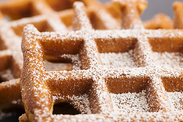 포토 JPG 해외이미지 접시 음식 디저트 부활절 요리 사람없음 쌓기 빵집 달콤 맛 아침식사 굽기 칼로리 수선화 와플 내추럴 점심식사 슈가파우더 해외202004 해외포토 식기 기념일 꽃 컨셉 모션 상점 식사 구이 파일형식 이미지허브