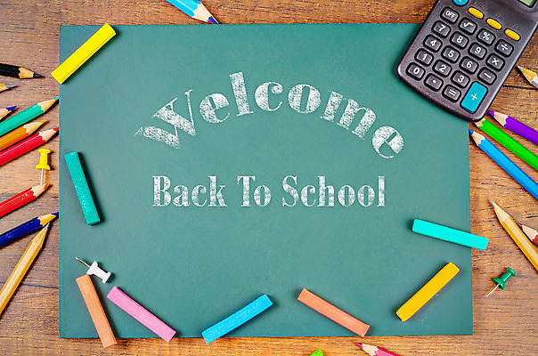 포토 JPG 해외이미지 학생 알파벳 교육 장신구 텍스트 교실 학교 문구용품 사람없음 초록색 단어 스터디 연필 계산기 공구 메시지 압정 편지 그림 분필 해외202004 해외포토 문자 영어 컬러 학용품 학습 필기구 사무용품 장비 도구 오브젝트 초크 파일형식 이미지허브