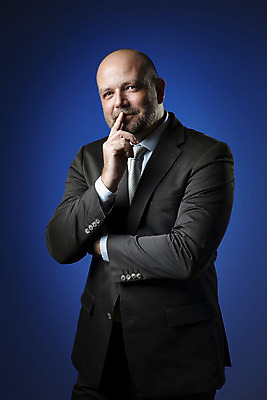 포토 JPG 해외이미지 백인 모델 라이프스타일 남자 행복 얼굴 백그라운드 비즈니스 넥타이 수염 한명 사람 정장 성인 파란색 머리 유행 검은색 흰색 비즈니스맨 닫기 대머리 경영 배려 해외202004 해외포토 서양인 1 헤어스타일 잡화 옷 감정 컬러 모션 생활 신체부위 직장인 파일형식 이미지허브