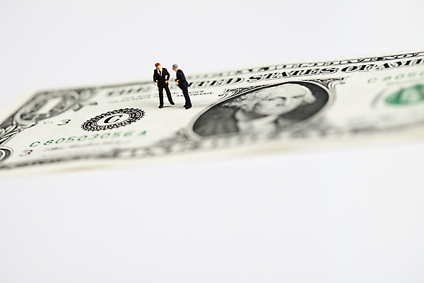 포토 JPG 해외이미지 회의 실내 대화 협상 사람없음 금융 달러 비즈니스맨 소프트포커스 토론 흰배경 외화 금융비즈니스 인물미니어처 해외202004 해외포토 남자 백그라운드 돈 비즈니스 촬영기법 말하기 내부 경제 미니어처 흰색 직장인 파일형식 이미지허브