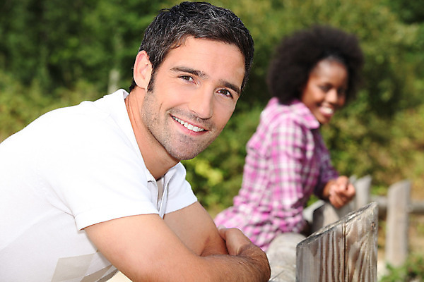 포토 JPG 해외이미지 나무 커플 응시 계절 공원 행복 감정 유럽 티셔츠 관계 자연 건강 사랑 두명 목재 초록색 정원 손잡기 검은색 어둠 산책 흰색 신선 잡기 숲 다문화 동반자 해외202004 해외포토 식물 시선 공공시설 나라 컬러 셔츠 재료 모션 휴식 사람 사회이슈 생태계 파일형식 이미지허브