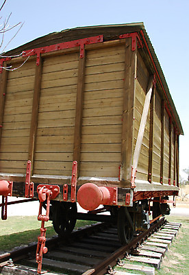 포토 JPG 해외이미지 산업 문화 여행 교통시설 자동차 하늘 사람없음 갈색 금속 장비 거래 기차 골동품 화물 바퀴 역사 좌절 은퇴 철 향수 부식 복고 과거 구식 선로 옛날 철강 해외202004 해외포토 감정 육상교통 컬러 교통 컨셉 재질 대중교통 화장품 운송업 시설 파일형식 이미지허브