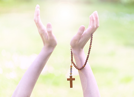 포토 JPG 해외이미지 손 기독교 종교 문화 백그라운드 십자가 목걸이 손가락 자연 관리 사랑 사람 사람없음 목재 교회 믿음 희망 천주교 기도 잡기 예수 영혼 축복 기적 심볼 사인 신성 천국 묵주 신앙심 영원 적자 해외202004 해외포토 나무 감정 컨셉 재료 장신구 종교용품 종교건축 모션 건물 신체부위 신_종교 생태계 파일형식 이미지허브