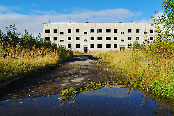 포토 JPG 해외이미지 도로 창문 자연 벽돌 주택 풍경 사람없음 물 반사 노란색 가을 투명 버리기 폐허 웅덩이 무인 옛날 혼란 해외202004 해외포토 자연요소 계절 길 컬러 컨셉 교통시설 모션 건물 생태계 파일형식 이미지허브