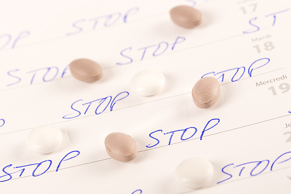 포토 JPG 해외이미지 라이프스타일 디자인 교육 종이 백그라운드 컨셉 비즈니스 통신 탁자 스트레스 직장 건강 피곤 사람없음 치료 컵 노트북 사무실 알약 연필 우주 공백 흰색 키보드 업무 작업 작업실 정상 스마트 책상 오브젝트 문서 바쁨 구김 그만 마약 우울증 힙스터 해외202004 해외포토 식기 패션 컬러 가구 회사 의학 모션 학용품 생활 전자제품 필기구 약 질병 파일형식 이미지허브