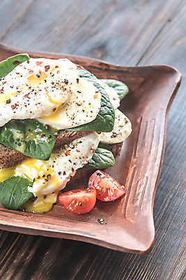 포토 JPG 해외이미지 접시 음식 빵 조각 토마토 재료 치즈 샌드위치 요리 사람없음 목재 빨간색 초록색 계란 어둠 이탈리아 흰색 시골 신선 체리 아침식사 애피타이저 정상 밀 지중해 허브 토스트 부드러움 토핑 후추 시금치 노른자 모짜렐라치즈 백리향 브루스케타 삶기 호밀 해외202004 해외포토 나무 식물 식기 유럽 바다 컬러 채소 과일 유제품 곡류 알 식사 감각 향신료 파일형식 이미지허브