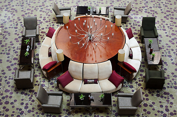 포토 JPG 해외이미지 여행 가구 의자 비즈니스 건축양식 탁자 호텔 회의 휴가 바닥 사람없음 내부 건물 소파 고급 휴양지 해외202004 해외포토 건축물 건축 생활용품 컨셉 숙소 장소 파일형식 이미지허브