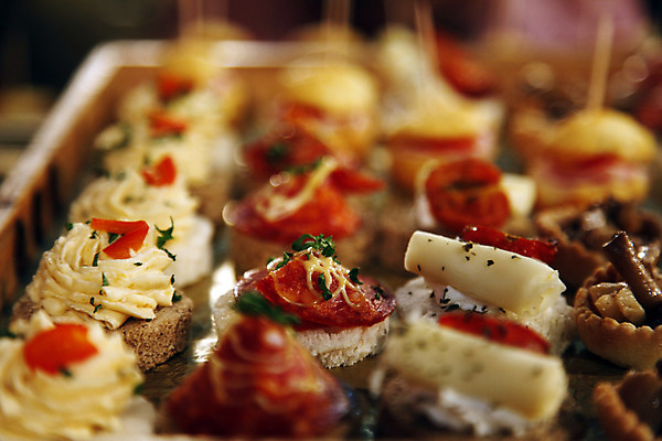 포토 JPG 해외이미지 접시 디자인 음식 분홍색 결혼 백그라운드 잎 다이어트 과일 유리 결혼식 휴가 디저트 발렌타인데이 사랑 사람없음 장식 컬러풀 파티 쿠키 케이크 식당 식사 축하 신선 황금 고급 우아함 달콤 강의 배열 카나페 크림 초대 페스츄리 해외202004 해외포토 식물 식기 감정 빵 컬러 컨셉 데이이벤트 재질 서양음식 건강 이벤트 상점 맛 파일형식 이미지허브