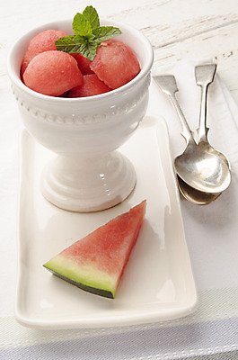 포토 JPG 해외이미지 접시 음식 조각 다이어트 과일 부분 디저트 수박 건강 사람없음 빨간색 초록색 여름 숟가락 흰색 신선 원형 달콤 맛 멜론 자르기 먹기 민트 유기농 채식주의자 행주 해외202004 해외포토 도형 식기 웰빙 계절 컬러 컨셉 모션 수저 청소도구 허브 채식 파일형식 이미지허브