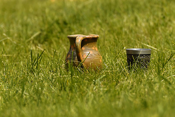 포토 JPG 해외이미지 문화 오렌지 날씨 잔디 사람없음 장식 초록색 물 갈색 정원 꽃병 수확 골동품 시골 조끼 항아리 도자기 냄비 큼 컨테이너 함선 점토 토기 내추럴 수공예품 옛날 핸드메이드 많음 해외202004 해외포토 자연요소 식물 꽃 산업 컬러 컨셉 농업 배_교통 과일 외투 용기_그릇 솥 크기 공예품 파일형식 이미지허브