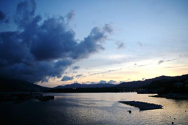 포토 JPG 해외이미지 나무 구름 계절 파도 바다 여행 백그라운드 오렌지 자연 벽지 하늘 아침 추상 휴가 풍경 사람없음 야외 빨간색 물 여름 파란색 빛 햇빛 태양 반사 일출 맑음 중국 황혼 일몰 새벽 황금 야간 저녁 장면 공상 홍콩 수평선 해외202004 해외포토 주간 자연요소 식물 아시아 컬러 무늬 과일 날씨 노을 생태계 파일형식 이미지허브