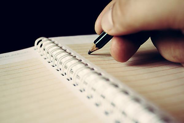 포토 JPG 해외이미지 직업 학생 손 교육 종이 컨셉 비즈니스 텍스트 통신 학교 아이디어 이야기 사람 사람없음 책 사무실 펜 다이어리 공책 공백 정보 수확 기록 업무 비즈니스맨 메시지 잡지 계획 편지 작가 보고서 문서 페이지 결재 서명 대본 필기체 해외202004 해외포토 문자 남자 농업 문구용품 신체부위 간행물 필기구 사무용품 작업 직장인 파일형식 이미지허브