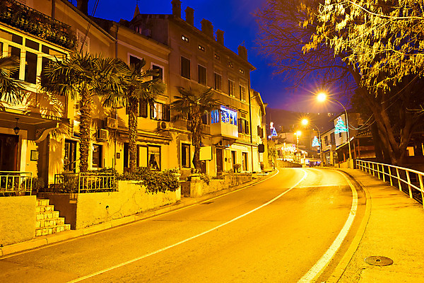 포토 JPG 해외이미지 나무 크리스마스 건축양식 하늘 휴가 산 거리 파노라마 손바닥 풍경 사람없음 건물 초록색 여름 파란색 교회 탑 항구 산책로 바위 도시 소나무 만 역사 지중해 정사각형 타운 크로아티아 옛날 해외202004 해외포토 도형 식물 건축물 손 계절 기념일 건축 유럽 길 바다 컬러 종교건축 교통시설 촬영기법 돌_바위 파일형식 이미지허브