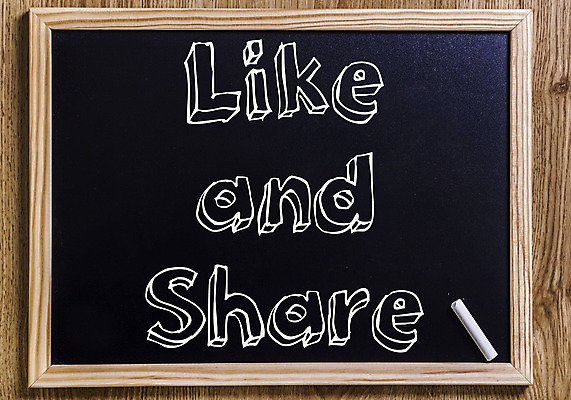 포토 JPG 해외이미지 컨셉 비즈니스 사람없음 목재 단어 검은색 칠판 정보 메시지 분필 커뮤니티 승진 공유 마케팅 소셜미디어 조언 필기체 해외202004 해외포토 나무 문자 컬러 재료 초크 파일형식 이미지허브