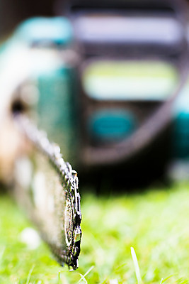 포토 JPG 해외이미지 직업 산업 백그라운드 안전 사람없음 목재 정원 힘 기계 장비 덮개 나뭇가지 도구 공구 업무 칼날 위험 장작 자르기 날카로움 먼지 엔진 잡동사니 벌목 수목 재주꾼 전기톱 조작 중고 톱밥 스타일 해외202004 해외포토 나무 컨셉 재료 모션 뚜껑 작업 가루 톱 파일형식 이미지허브