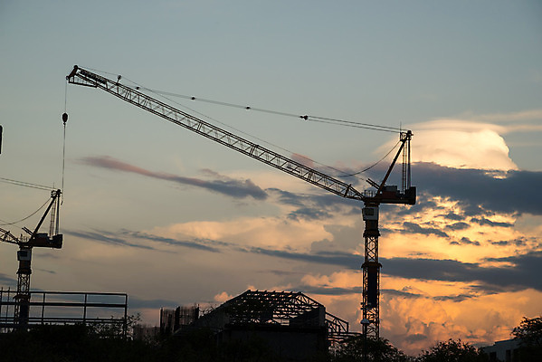 포토 JPG 해외이미지 실루엣 산업 비즈니스 건축양식 하늘 노동자 프레임 사람없음 야외 건물 태양 일출 탑 일몰 장비 도시 땅 기중기 개발 철강 해외202004 해외포토 자연요소 직업 건축물 건축 촬영기법 노을 중장비 파일형식 이미지허브