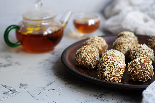 포토 JPG 해외이미지 접시 음식 디저트 사탕 사람없음 갈색 쿠키 케이크 초콜릿 흰색 신선 달콤 아침식사 설탕 굽기 머핀 코코넛 고립 페스츄리 핸드메이드 해외202004 해외포토 식기 빵 컬러 과일 식사 맛 구이 파일형식 이미지허브