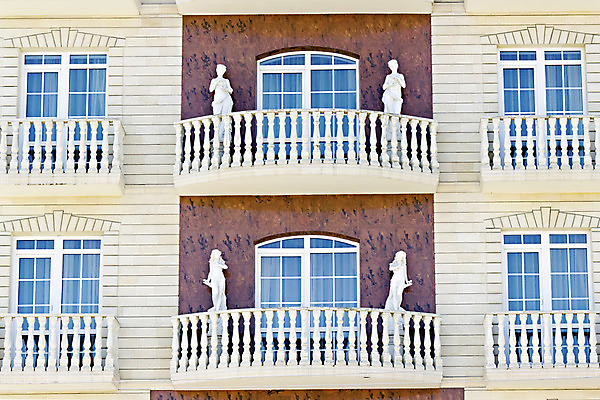 포토 JPG 해외이미지 디자인 여자 유럽 벽 조각 백그라운드 패턴 건축양식 거리 주택 미술 사람없음 건물 장식 조각상 문 수확 골동품 발코니 기둥 화려 역사 묘사 질감 복고 타운 고딕 바로크 엘리먼트 스타일 해외202004 해외포토 건축물 건축 나라 컨셉 무늬 농업 문화예술 사람 조형물 도시 파일형식 이미지허브