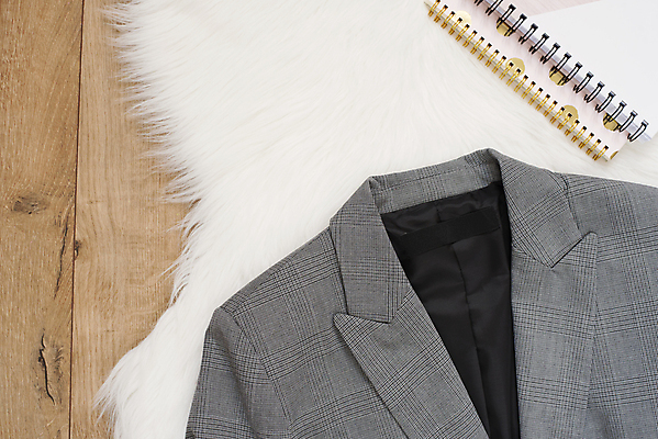 포토 JPG 해외이미지 디자인 옷 계절 여자 백그라운드 컨셉 겨울 털 따뜻함 사람없음 목재 쇼핑 사무실 유행 세일 상점 공책 줄무늬 카펫 재킷 회색 직물 우아함 잡지 주식 수집 체크무늬 정중 스타일 방식 해외202004 해외포토 나무 컬러 무늬 비즈니스 재료 문구용품 사람 간행물 금융 외투 파일형식 이미지허브