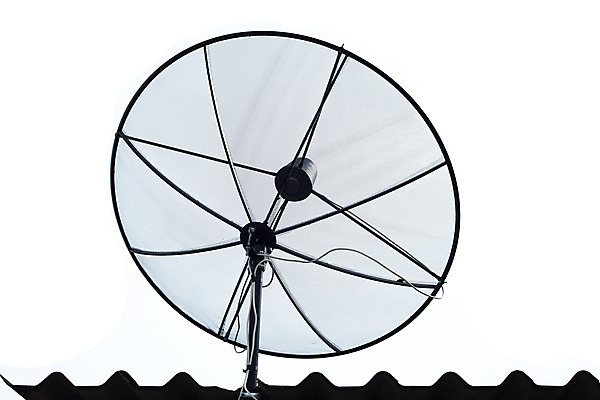 포토 JPG 해외이미지 접시 선 파도 인터넷 통신 하늘 지붕 안테나 사람없음 야외 스마트폰 우주 금속 디지털 텔레비전 자료 인공위성 네트워크 사발 접속 무선전화기 전화기 수화기 사인 라디오 신호 전자 방송 전염 전송 소통 고립 접수 셀룰러 해외202004 해외포토 식기 바다 컨셉 재질 전자제품 핸드폰 스마트기기 사기그릇 질병 감염 파일형식 이미지허브