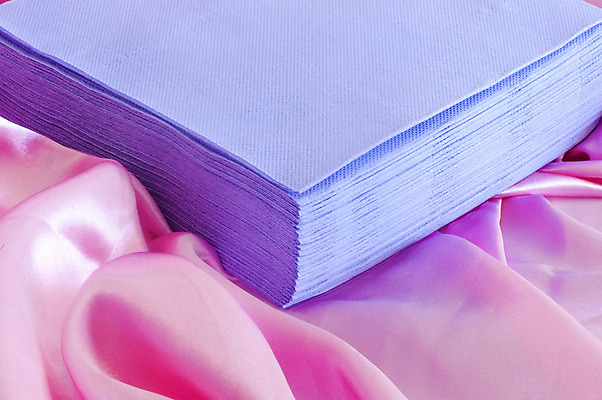 포토 JPG 해외이미지 종이 백그라운드 탁자 사람없음 장식 수건 파티 주방 요식업 식당 흰색 조직 일회용 냅킨 정사각형 고립 해외202004 해외포토 도형 산업 컬러 가구 이벤트 위생용품 상점 파일형식 이미지허브