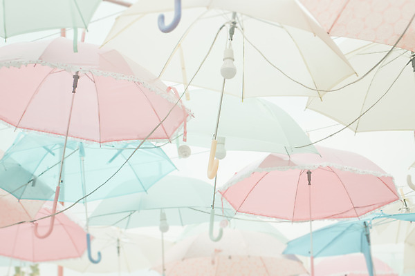 포토 JPG 해외이미지 디자인 분홍색 백그라운드 컨셉 무지개 패턴 우산 하늘 날씨 발렌타인데이 종류 사랑 미술 사람없음 장식 빨간색 초록색 물 파란색 컬러풀 수확 달콤 보호 그늘 4월 파스텔톤 스타일 해외202004 해외포토 자연요소 감정 컬러 무늬 농업 데이이벤트 문화예술 날짜 맛 파일형식 이미지허브