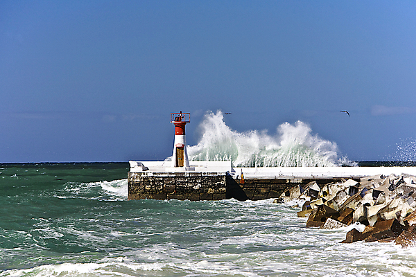 포토 JPG 해외이미지 벽 파도 바다 여행 자연 하늘 휴가 등대 항해 경고 안전 해변 사람없음 파란색 환경 탑 항구 거품 보트 위험 신호등 해군 암초 폭풍 포트 타운 남아프리카 단절 지리 케이프타운 수평선 해외202004 해외포토 건축물 컬러 컨셉 배_교통 교통시설 아프리카 날씨 군대 도시 생태계 남아프리카공화국 파일형식 이미지허브
