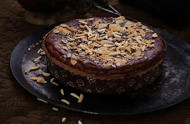 포토 JPG 해외이미지 식기 접시 열매 음식 조각 백그라운드 포크 과일 부분 디저트 기념 요리 사람없음 장식 갈색 케이크 식당 초콜릿 얼음 검은색 식사 어둠 카페 빵집 수확 시골 대접 신선 고명 생일 고급 달콤 맛 설탕 굽기 먹기 크림 아몬드 무스 브라우니 타르트 페스츄리 핸드메이드 프로스팅 해외202004 해외포토 자연요소 식물 기념일 빵 컬러 컨셉 농업 모션 상점 견과류 구이 파이_빵 제빵 파일형식 이미지허브