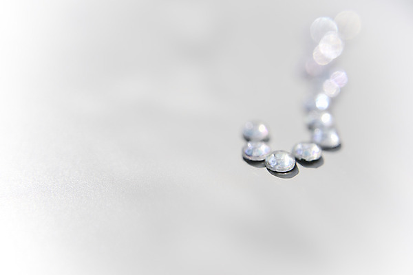 포토 JPG 해외이미지 모양 백그라운드 무지개 불꽃 발렌타인데이 선물 사랑 사람없음 옆모습 빛 유행 흰색 하트 선택 떨어짐 크리스탈 질감 보케 고립 고체 해외202004 해외포토 자연요소 감정 뷰포인트 컬러 컨셉 데이이벤트 불 광석 파일형식 이미지허브