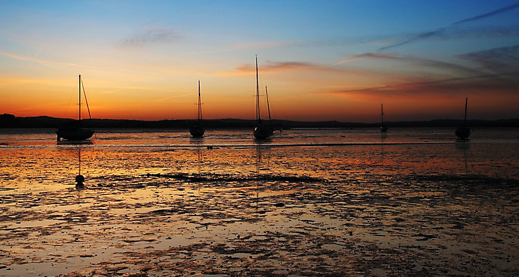 포토 JPG 해외이미지 구름 모래 바다 자연 조류 하늘 아침 낚시 날씨 영국 잉글랜드 풍경 사람없음 야외 물 여름 파란색 햇빛 태양 반사 일출 황혼 일몰 새벽 바위 보트 저녁 수평선 해외202004 해외포토 주간 자연요소 동물 계절 유럽 컬러 배_교통 레저 노을 돌_바위 야간 생태계 파일형식 이미지허브