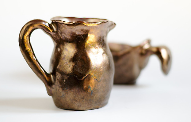 포토 JPG 해외이미지 접시 디자인 백그라운드 2 표면 추상 유리병 창조 손잡이 미술 사람없음 장식 컵 갈색 꽃병 머그컵 수확 흰색 조끼 업무 항아리 도자기 고명 사발 황금 냄비 양동이 묘사 오브젝트 만족 질감 서식 함선 예술가 점토 유리주전자 오리지널 조작 핸드메이드 해외202004 해외포토 식기 꽃 감정 컬러 무늬 농업 배_교통 유리 주전자 병_용기 문화예술 외투 작업 사기그릇 솥 파일형식 이미지허브