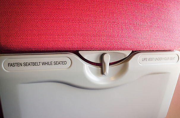 포토 JPG 해외이미지 직업 산업 여행 의자 비즈니스 교통시설 탁자 하늘 조명 비행기 실내 성인 사람없음 금융 경제 여행객 작업 복도 서비스 출장 적재 숨기 해외202004 해외포토 가구 교통 항공교통 모션 대중교통 사람 내부 시설 파일형식 이미지허브