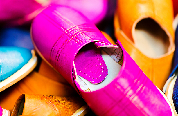 포토 JPG 해외이미지 전통 여자 문화 백그라운드 신발 패턴 슬리퍼 미술 사람없음 장식 컬러풀 유행 상점 활발 직물 쌍 변화 시장 고급 닫기 가죽 이슬람교 다발 질감 날카로움 자수 모로코 칠면조 멀티 양발 전국 핸드메이드 해외202004 해외포토 종교 컬러 컨셉 무늬 모션 아프리카 조류 문화예술 사람 파일형식 이미지허브