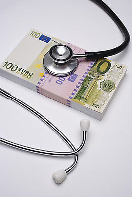 포토 JPG 해외이미지 스튜디오촬영 직업 남자 종이 지폐 돈 청진기 독일 병원 사람 사람없음 금융 약 건강관리 장비 저축 의사 유로 흰색 재산 질병 흰배경 작업도구 고립 스테인레스 수수료 해외202004 해외포토 유럽 컬러 백그라운드 의학 의료기기 실내 건강 관리 경제 의료진 도구 요금 파일형식 이미지허브