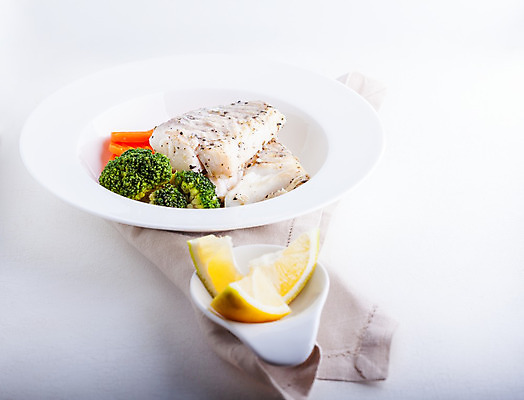 포토 JPG 해외이미지 접시 음식 채소 어류 요리 사람없음 컬러풀 식사 저녁식사 당근 샐러드 신선 고명 브로콜리 레몬 해산물 건강식 점심식사 채식주의자 해외202004 해외포토 식기 컬러 과일 뿌리채소 수중동물 채식 파일형식 이미지허브