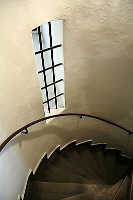 포토 JPG 해외이미지 응시 곡선 건축양식 추상 바닥 등대 나선형 사람없음 교회 여행객 계단 탑 산책 단상 단계 수녀원 옛날 철책 해외202004 해외포토 건축물 시선 건축 선 무늬 종교건축 휴식 사람 건물 파일형식 이미지허브