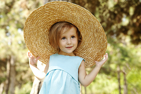 포토 JPG 해외이미지 백인 모델 1 라이프스타일 응시 여자 딸 행복 얼굴 어린이 백그라운드 건강 한명 사람 야외 머리 기쁨 흰색 표현 작음 내추럴 걸음마 고립 천진난만 해외202004 해외포토 서양인 시선 감정 컬러 컨셉 가족 모션 생활 신체부위 크기 파일형식 이미지허브