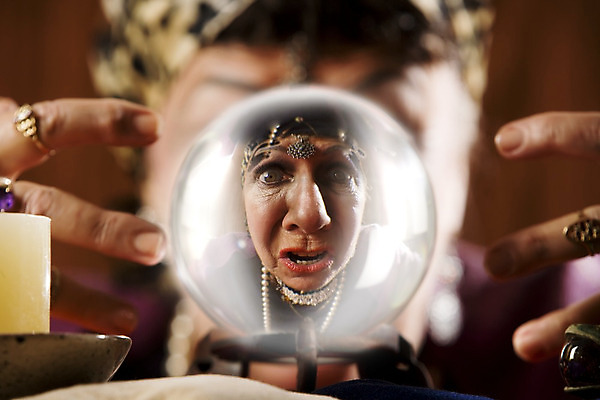 포토 JPG 해외이미지 캐릭터 여자 얼굴 공 미래 불꽃 한명 할로윈 찡그림 재산 예측 신비 크리스탈 마녀 마법 왜곡 집시 초능력 해외202004 해외포토 1 컨셉 불 표정 사람 신체부위 금융 광석 파일형식 이미지허브