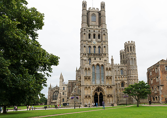포토 JPG 해외이미지 나무 외관 기독교 종교 건축양식 휴가 사람없음 성당 교회 탑 기둥 첨탑 숭배 해외202004 해외포토 식물 건축물 건축 종교건축 건물 파일형식 이미지허브