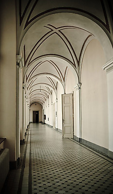 포토 JPG 해외이미지 벽 건축양식 실내 사람없음 내부 건물 세로 문 수확 복도 아치 옛날 해외202004 해외포토 건축물 건축 농업 파일형식 이미지허브