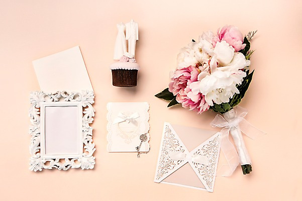 포토 JPG 스튜디오촬영 부케 액자 결혼 실내 사람없음 청첩장 결혼소품 파스텔톤 국내포토 컬러 꽃다발 카드_감사 이벤트 내부 오브젝트 파일형식