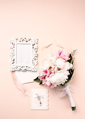 포토 JPG 스튜디오촬영 부케 액자 결혼 실내 사람없음 깃털 청첩장 결혼소품 파스텔톤 국내포토 컬러 꽃다발 카드_감사 이벤트 내부 오브젝트 파일형식