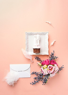 포토 JPG 스튜디오촬영 꽃 결혼 실내 사람없음 깃털 청첩장 결혼소품 코사지 파스텔톤 국내포토 식물 컬러 장신구 카드_감사 이벤트 내부 오브젝트 파일형식