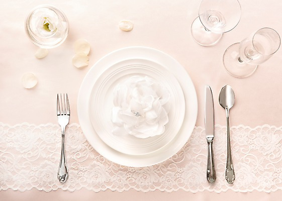 포토 JPG 스튜디오촬영 접시 결혼 포크 와인잔 잔 실내 사람없음 숟가락 나이프 상차림 결혼소품 파스텔톤 플레이팅 국내포토 레이스천 식기 컬러 술잔 수저 이벤트 내부 직물 칼 오브젝트 파일형식