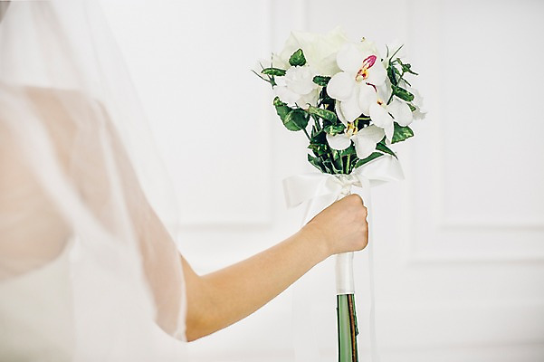 포토 JPG 여자 꽃 부케 웨딩드레스 결혼 한명 사람 성인 결혼소품 여자만 여자한명만 성인여자만 성인만 국내포토 식물 1 드레스 꽃다발 이벤트 오브젝트 파일형식