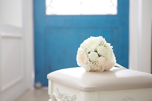 포토 JPG 부케 배경화면 결혼 의자 실내 사람없음 아웃포커스 결혼소품 국내포토 꽃다발 가구 촬영기법 이벤트 내부 오브젝트 파일형식