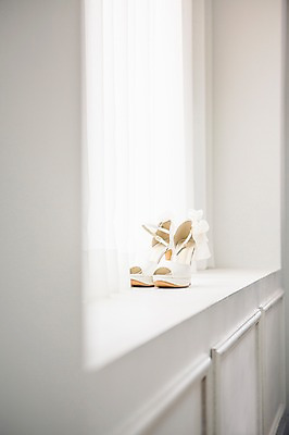 포토 JPG 구두 결혼 사람없음 창가 결혼소품 국내포토 신발 창문 이벤트 오브젝트 파일형식