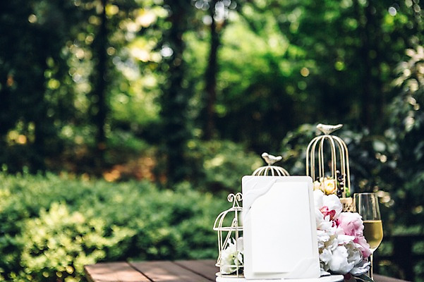 포토 JPG 주간 꽃 결혼 사람없음 야외 아웃포커스 청첩장 결혼소품 웨딩테이블 국내포토 자연요소 식물 탁자 카드_감사 촬영기법 이벤트 오브젝트 파일형식